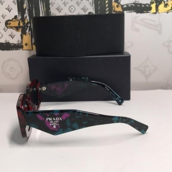 New Authentic Prada Red and Black Women's Sunglasses PR15Y - Picture 9 of 12